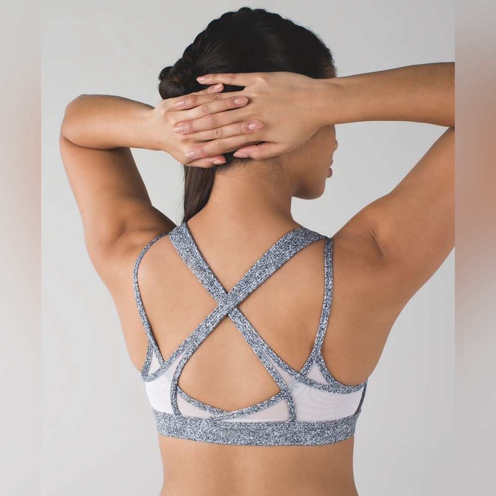 Lululemon Get Down Bra Rio Mist White Black / White Size 6
